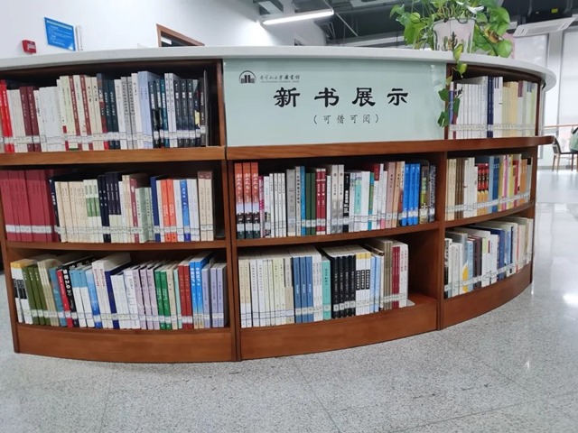 广学坚守 勤思敏行—井冈山大学图书馆参观